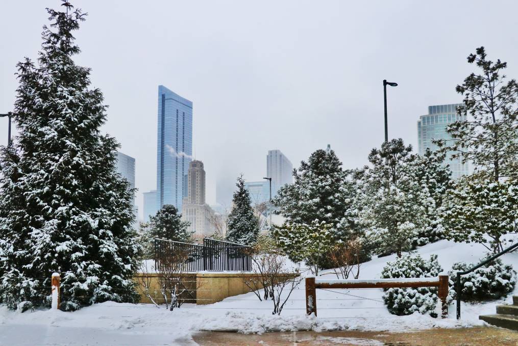 Winter,Chicago,Cityscape,With,Downtown,Skyscrapers,In,A,Mist,And