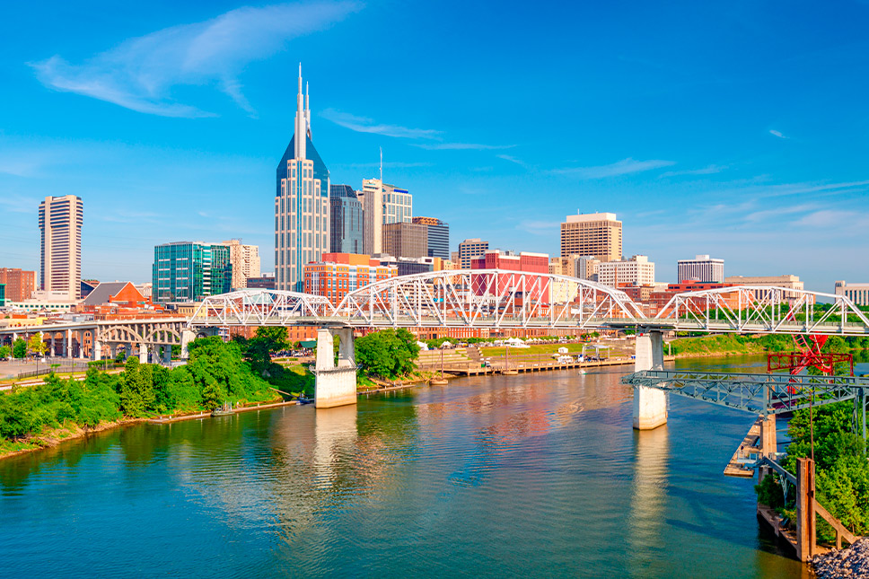 Skyline view of Nashville, Tennessee, symbolizing a move from San Diego to this vibrant city in the United States.